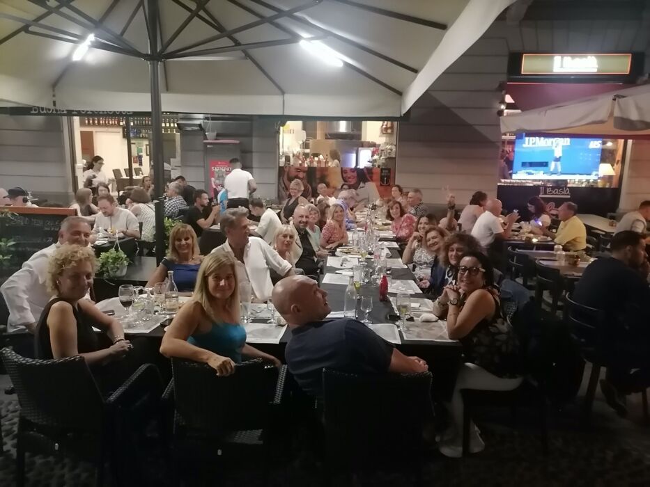 Pizzata a due passi dai Navigli Pizzata a due passi dai Navigli desktop picture