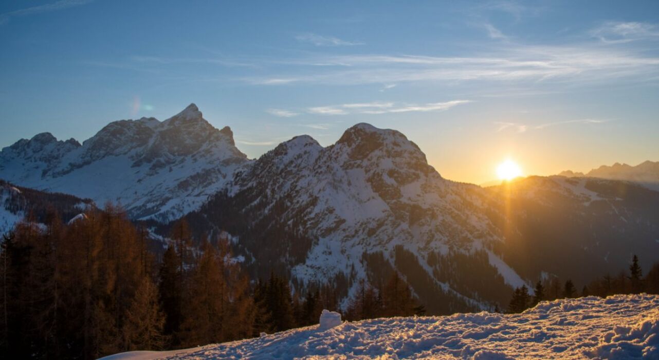 Ciaspolata Panoramica con Cena in Rifugio al Monte Pelmo Ciaspolata Panoramica con Cena in Rifugio al Monte Pelmo desktop picture