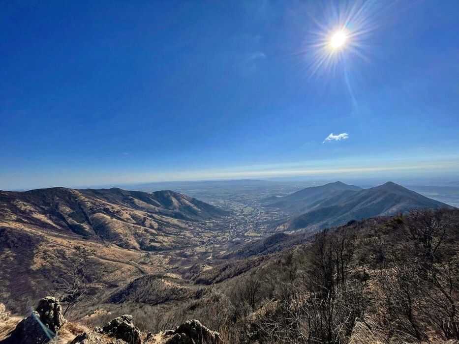 In Vetta al Monte Arpone: Trekking tra Boschi e Incantevoli Scenari In Vetta al Monte Arpone: Trekking tra Boschi e Incantevoli Scenari desktop picture