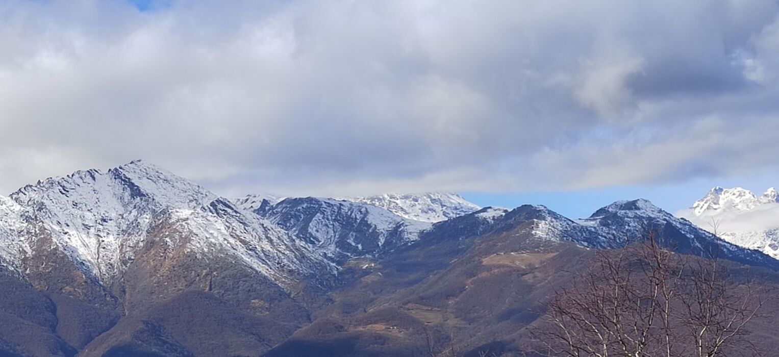 Punta Serena: Trekking in Cresta tra Panorami Mozzafiato Punta Serena: Trekking in Cresta tra Panorami Mozzafiato desktop picture