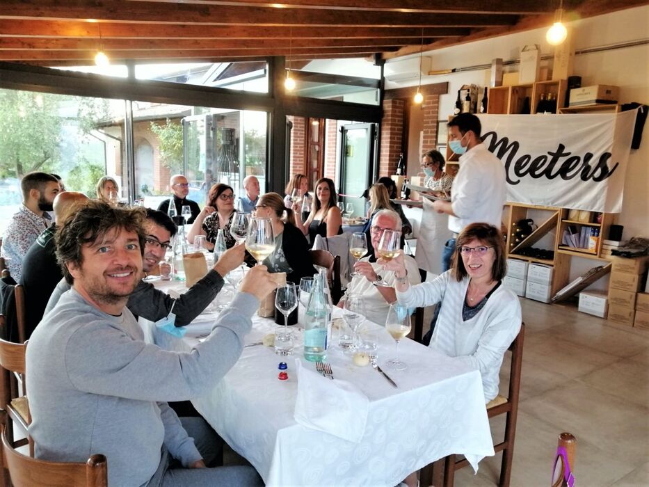 Cantina Calatroni: Degustazione Metodo Classico con Tagliere Cantina Calatroni: Degustazione Metodo Classico con Tagliere desktop picture