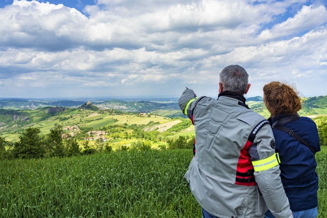 Trekking Leggendario lungo la Via Matildica del Volto Santo Trekking Leggendario lungo la Via Matildica del Volto Santo desktop picture