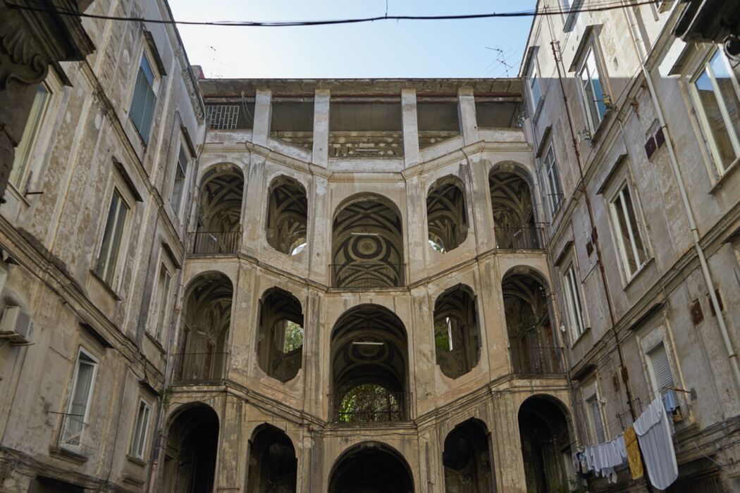 L’Iconico Rione Sanità di Napoli: Un Tour tra Arte ed Ipogei Greci L’Iconico Rione Sanità di Napoli: Un Tour tra Arte ed Ipogei Greci desktop picture