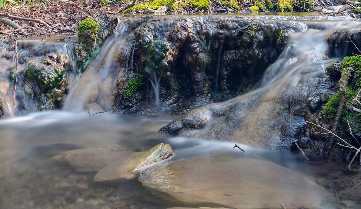 Trekking tra le Piramidi di Montevecchia e le Sorgenti del Curone Trekking tra le Piramidi di Montevecchia e le Sorgenti del Curone desktop picture