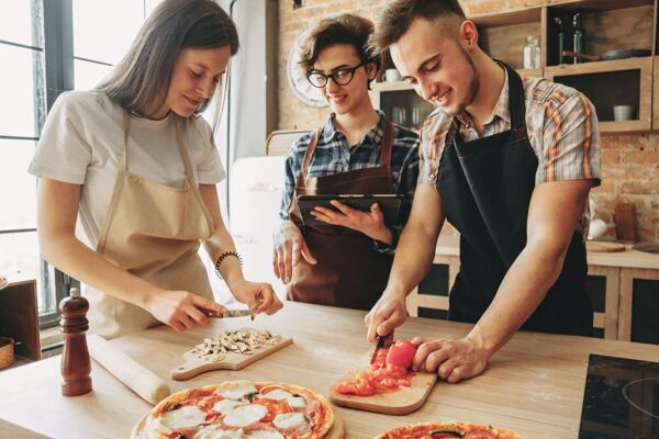 event-Meeters&Insideat: Impariamo a Fare la Pizza con una Lezione di Cucina