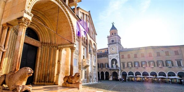 Event card Tour Guidato di Modena: Il Duomo e le meraviglie della Città di Pietra cover image