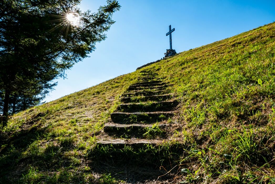 Camminata con Aperitivo al Tramonto sul Monte Bolettone Camminata con Aperitivo al Tramonto sul Monte Bolettone desktop picture