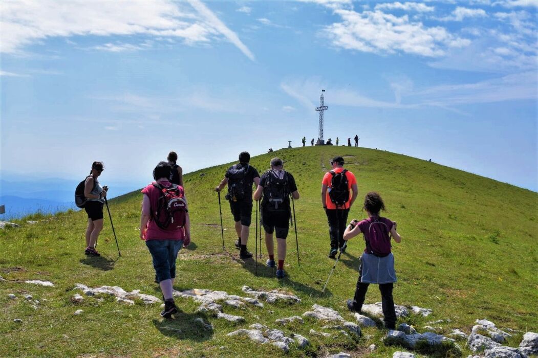 Escursione Anello Linzone: Natura e Panorami Mozzafiato Escursione Anello Linzone: Natura e Panorami Mozzafiato desktop picture