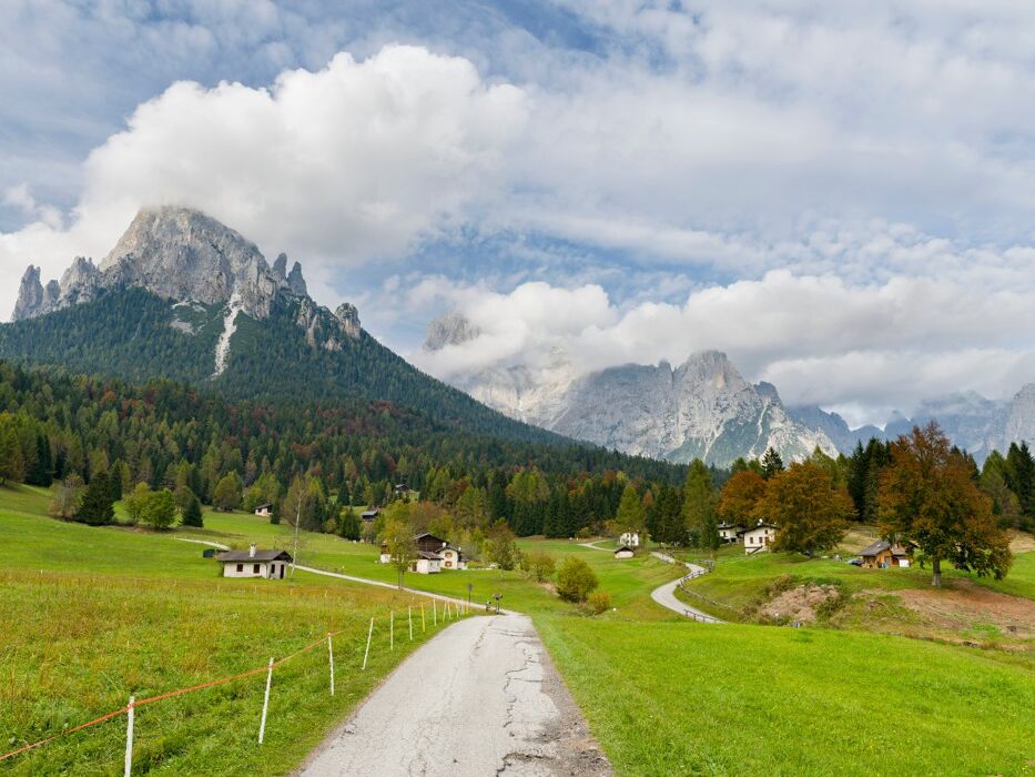 Trekking panoramico con pranzo tipico in Val Canali Trekking panoramico con pranzo tipico in Val Canali desktop picture