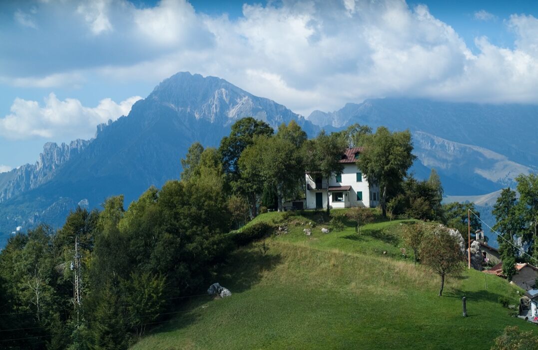 Trekking ai Piedi del Resegone: Da Campo dei Boj al Rifugio Stoppani Trekking ai Piedi del Resegone: Da Campo dei Boj al Rifugio Stoppani desktop picture