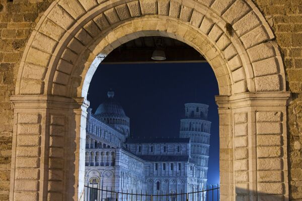 Event card I Palazzi di Pisa: tour serale da Piazza dei Cavalieri al Lungarno cover image