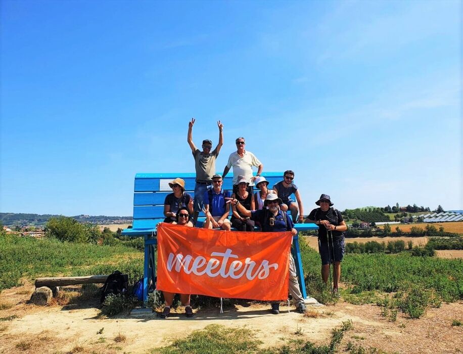 Big Bench Azzurra: Dolce Camminata tra i Colli del Monferrato Big Bench Azzurra: Dolce Camminata tra i Colli del Monferrato desktop picture