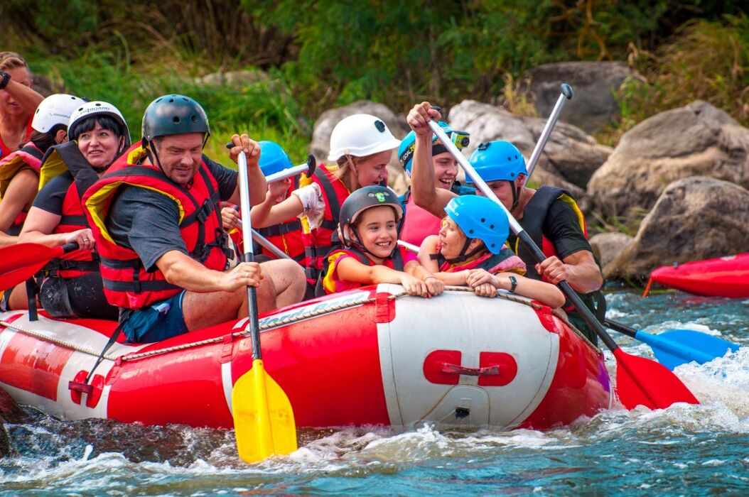 Meeters Family: Emozionante Rafting lungo le Rapide del Fiume Noce Meeters Family: Emozionante Rafting lungo le Rapide del Fiume Noce desktop picture