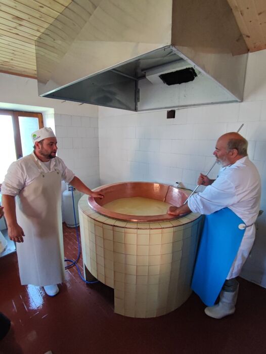 Trekking con degustazione nella natura sconfinata del Monte Melette Trekking con degustazione nella natura sconfinata del Monte Melette desktop picture