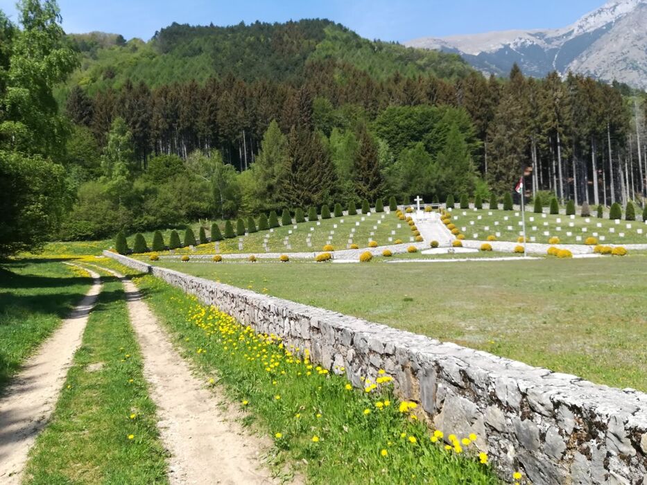 La Busa dei Morti: Percorso ad anello sul Monte Baldo La Busa dei Morti: Percorso ad anello sul Monte Baldo desktop picture