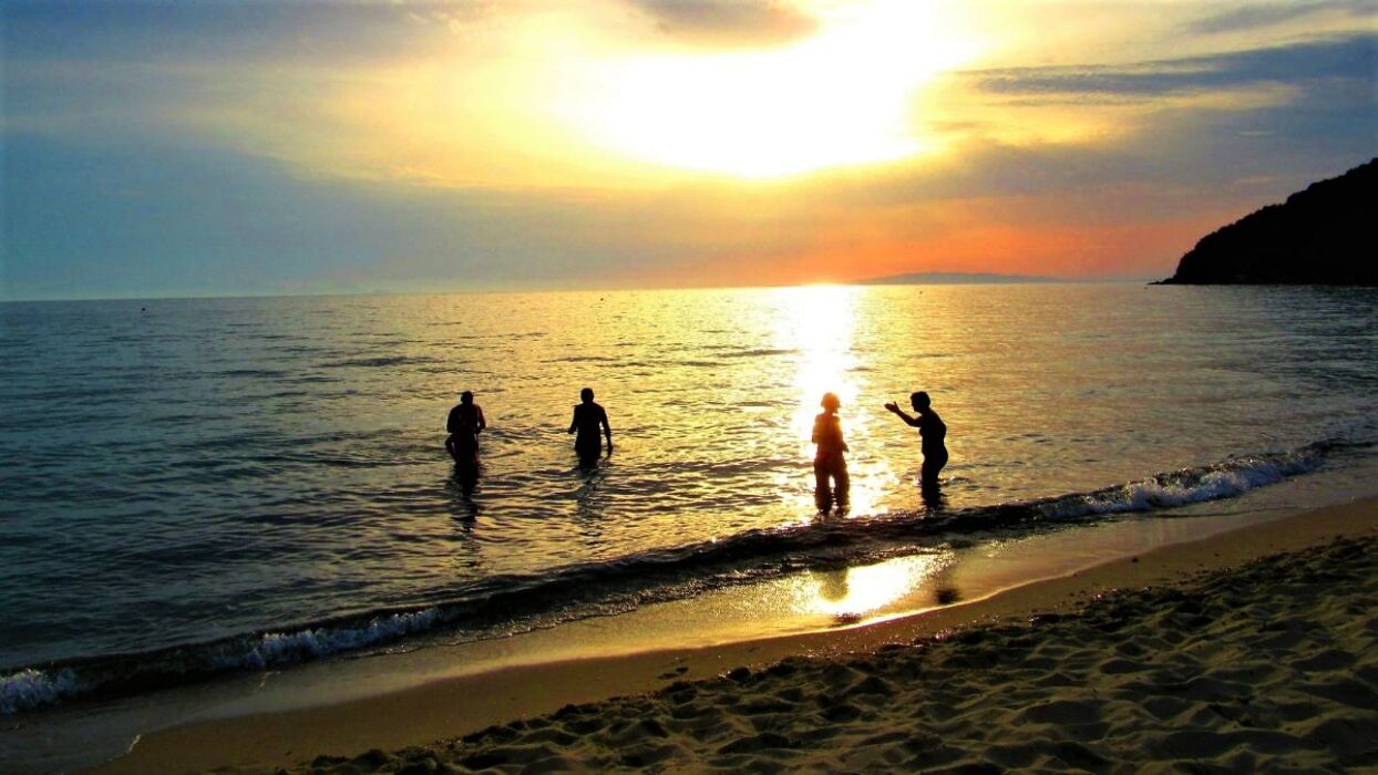 Cala Violina: Escursione con Picnic incantati da Tramonto e Luna Piena Cala Violina: Escursione con Picnic incantati da Tramonto e Luna Piena desktop picture
