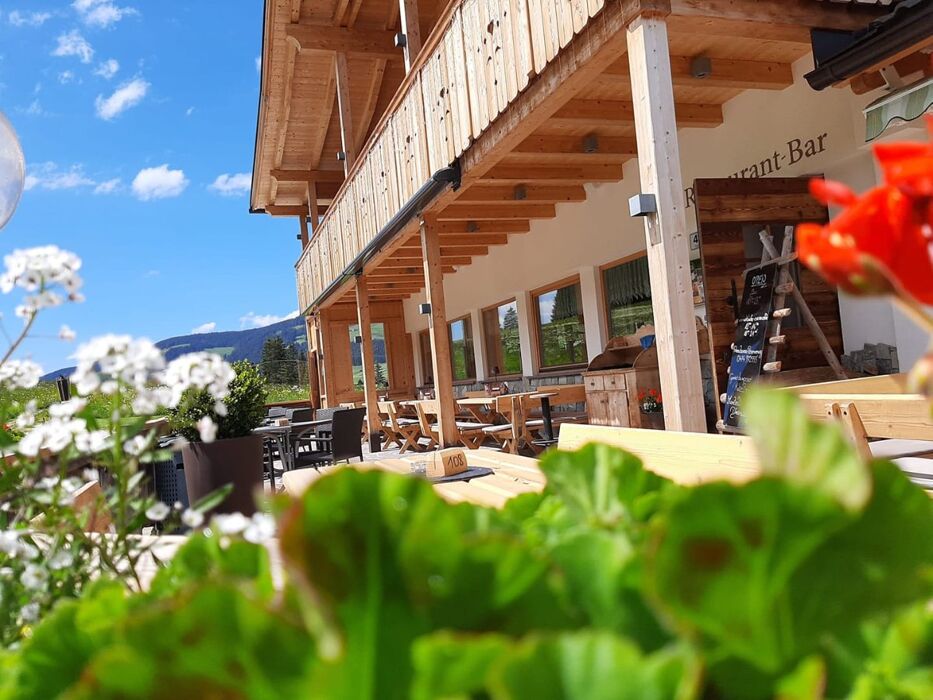 Cena Tipica in Malga zona Lago di Braies Cena Tipica in Malga zona Lago di Braies desktop picture