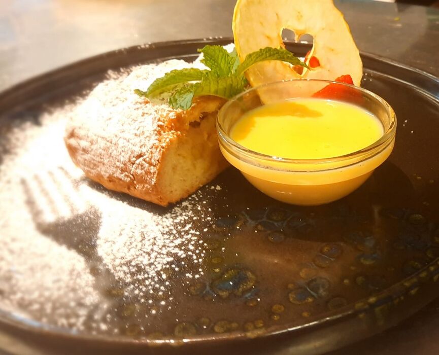 Cena Tipica in Malga zona Lago di Braies Cena Tipica in Malga zona Lago di Braies desktop picture