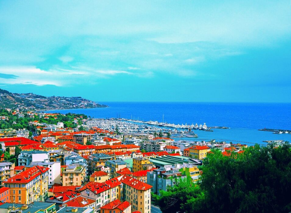 Passeggiata a Sanremo: tra Palazzi storici e Panorami mozzafiato Passeggiata a Sanremo: tra Palazzi storici e Panorami mozzafiato desktop picture