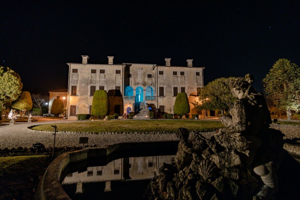 White party in una villa Palladiana, soggiorno all'Hotel alla Corte e giro a Bassano del Grappa White party in una villa Palladiana, soggiorno all'Hotel alla Corte e giro a Bassano del Grappa desktop picture