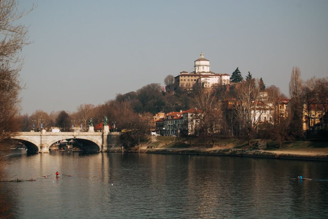Passeggiata a Torino tre le Ville storiche di Borgo Crimea Passeggiata a Torino tre le Ville storiche di Borgo Crimea desktop picture