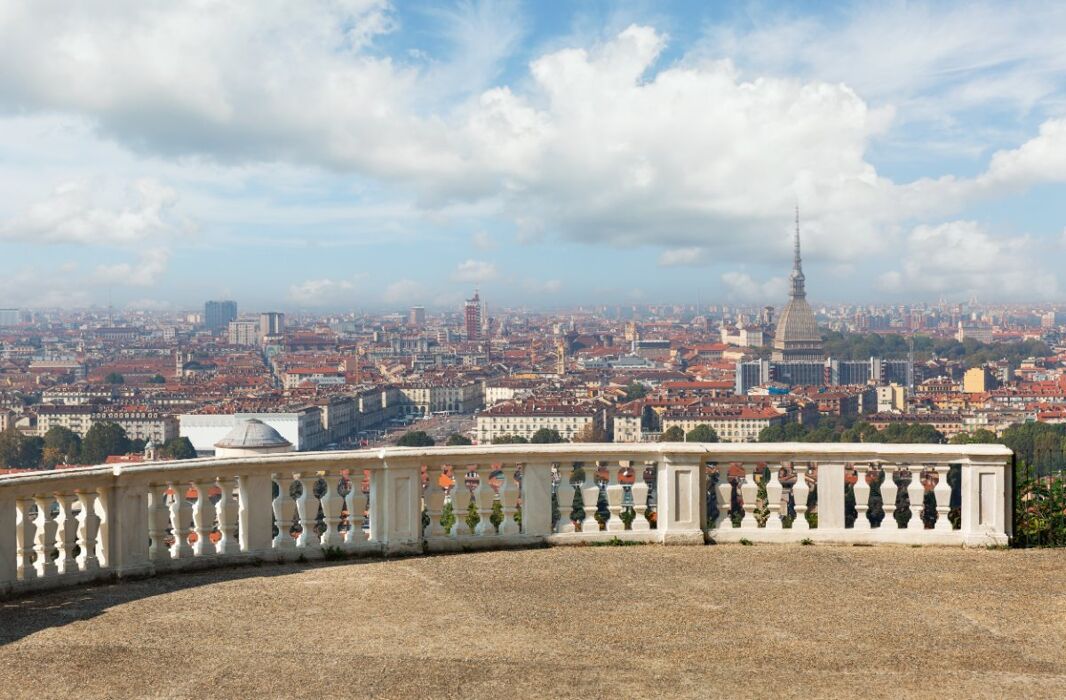 Passeggiata a Torino tre le Ville storiche di Borgo Crimea Passeggiata a Torino tre le Ville storiche di Borgo Crimea desktop picture