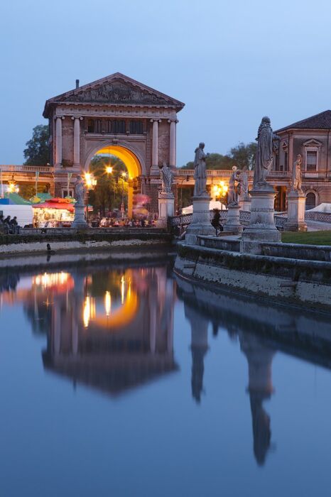 La Street Art a Padova: un insolito Tour tra l'antico e il moderno La Street Art a Padova: un insolito Tour tra l'antico e il moderno desktop picture