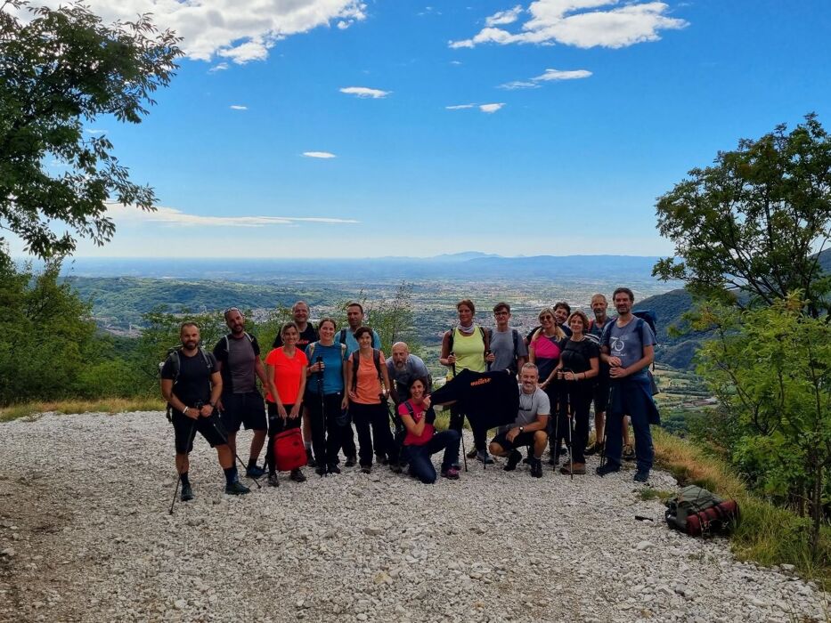 Escursione ad Asiago lungo l’antica Strada del Costo Escursione ad Asiago lungo l’antica Strada del Costo desktop picture