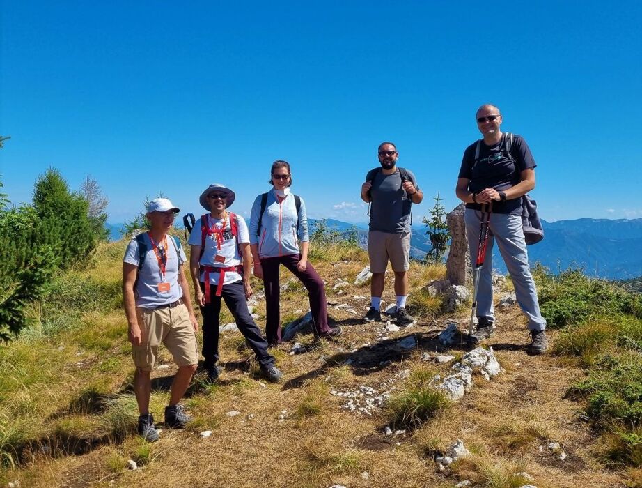 Meeters & Pascol: Escursione tra storia, natura e sapori del Monte Baldo Meeters & Pascol: Escursione tra storia, natura e sapori del Monte Baldo desktop picture