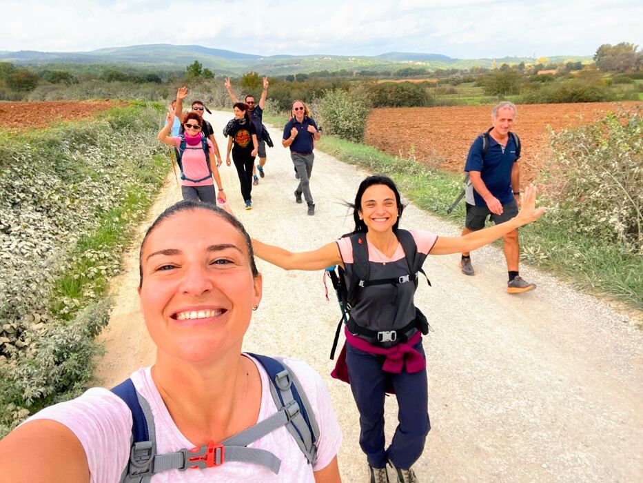 La Via Francigena: da San Gimignano a Siena La Via Francigena: da San Gimignano a Siena desktop picture