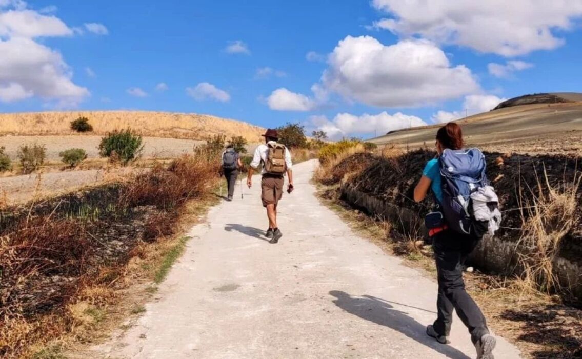 La Via Francigena: da San Gimignano a Siena La Via Francigena: da San Gimignano a Siena desktop picture