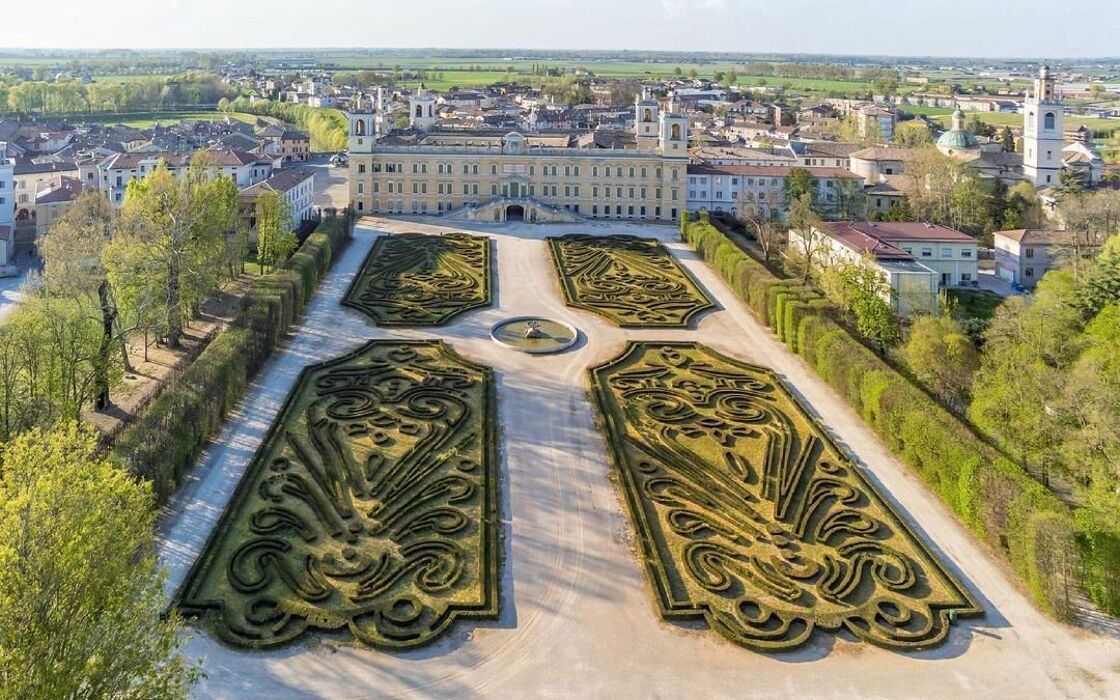 Tour alla Reggia di Colorno in occasione del Festival del circo Tour alla Reggia di Colorno in occasione del Festival del circo desktop picture