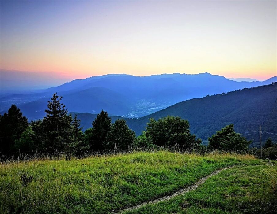 Notte di San Lorenzo: Trekking sotto le stelle a Monte Cesen Notte di San Lorenzo: Trekking sotto le stelle a Monte Cesen desktop picture