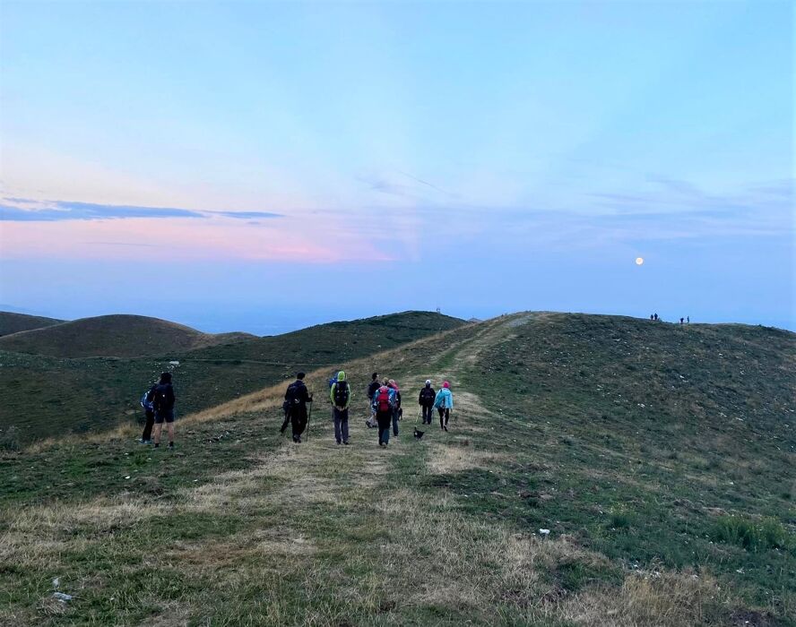 Notte di San Lorenzo: Trekking sotto le stelle a Monte Cesen Notte di San Lorenzo: Trekking sotto le stelle a Monte Cesen desktop picture