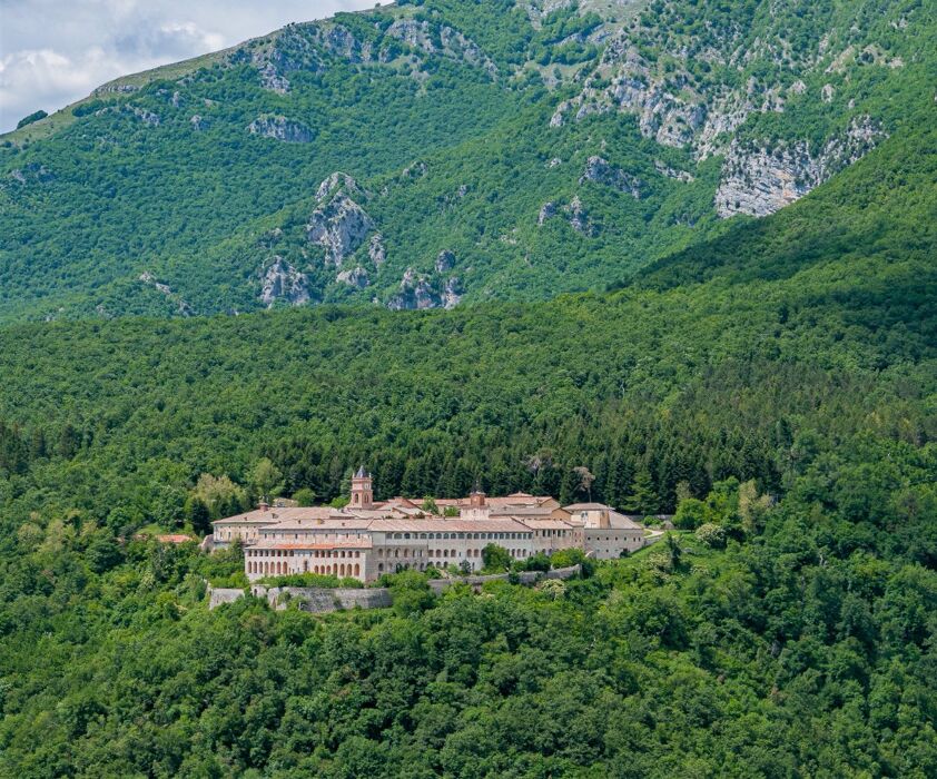 Escursione a Collepardo con visita alla sontuosa Certosa di Trisulti Escursione a Collepardo con visita alla sontuosa Certosa di Trisulti desktop picture