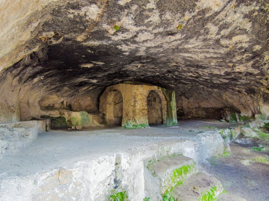 Trekking al sorprendente Abisso del Revotano Trekking al sorprendente Abisso del Revotano desktop picture