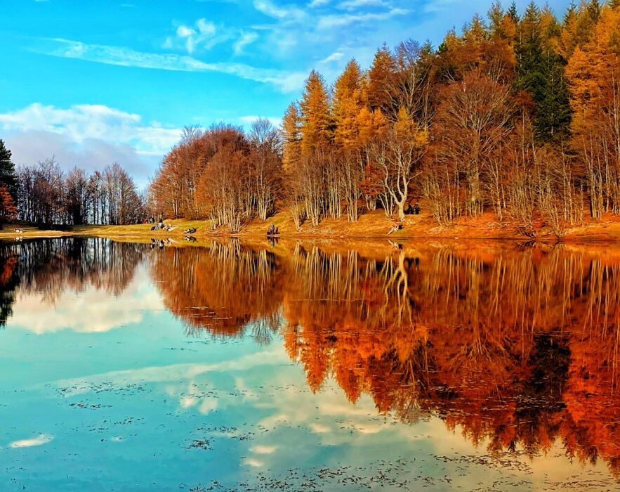 Trekking panoramico dal Lago Calamone al Monte Ventasso Trekking panoramico dal Lago Calamone al Monte Ventasso desktop picture