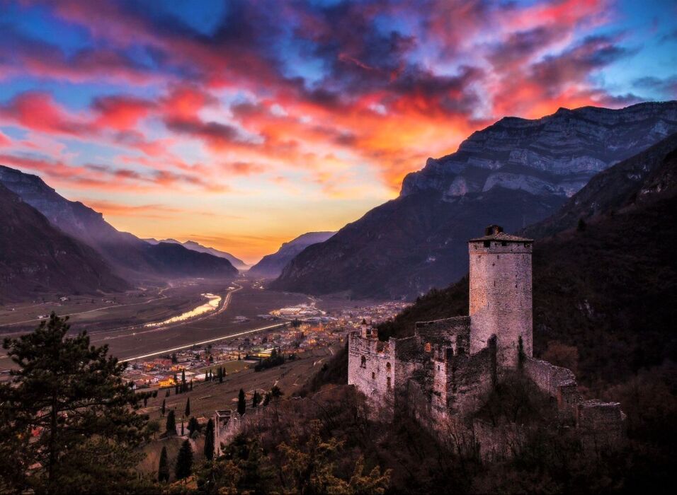 Grigliata serale di Ferragosto al Castello di Avio Grigliata serale di Ferragosto al Castello di Avio desktop picture