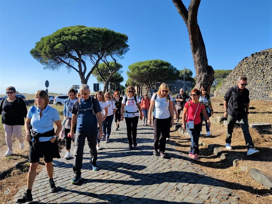 La via Appia Antica al tramonto: Percorso tra storia e archeologia La via Appia Antica al tramonto: Percorso tra storia e archeologia desktop picture