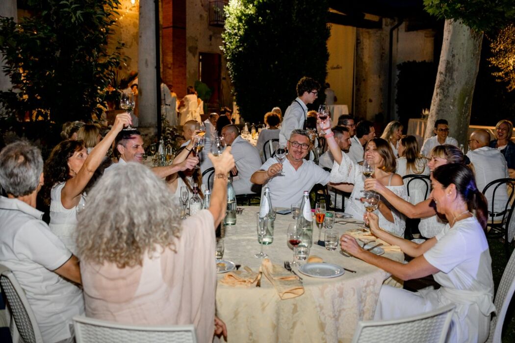 White Party e Festa in Piscina: fine settimana di Divertimento tra le Colline Toscane White Party e Festa in Piscina: fine settimana di Divertimento tra le Colline Toscane desktop picture
