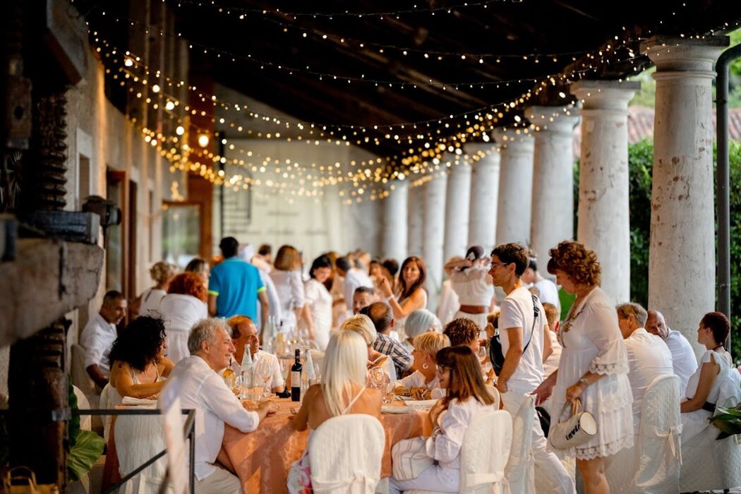 White Party e Festa in Piscina: fine settimana di Divertimento tra le Colline Toscane White Party e Festa in Piscina: fine settimana di Divertimento tra le Colline Toscane desktop picture