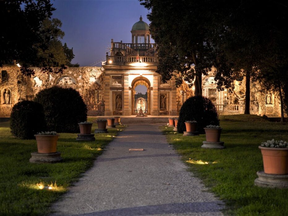 Apericena con Spettacolo Teatrale nella sontuosa Villa Litta Apericena con Spettacolo Teatrale nella sontuosa Villa Litta desktop picture