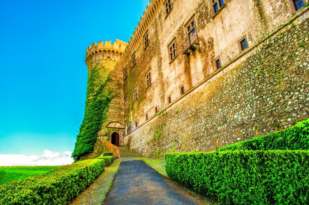 Tour guidato nel Medioevo: dal maestoso Castello al Borgo di Bracciano Tour guidato nel Medioevo: dal maestoso Castello al Borgo di Bracciano desktop picture