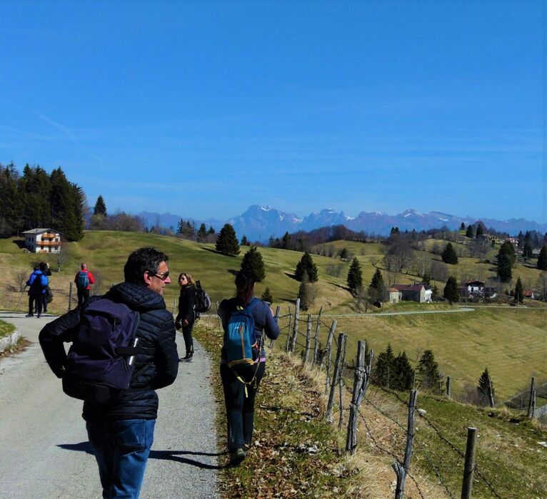 Escursione con pranzo tipico in Rifugio: il fascino dei Colli Alti Escursione con pranzo tipico in Rifugio: il fascino dei Colli Alti desktop picture