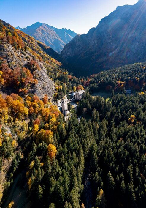 Camminata nel foliage della Foresta incantata dei Bagni di Masino Camminata nel foliage della Foresta incantata dei Bagni di Masino desktop picture
