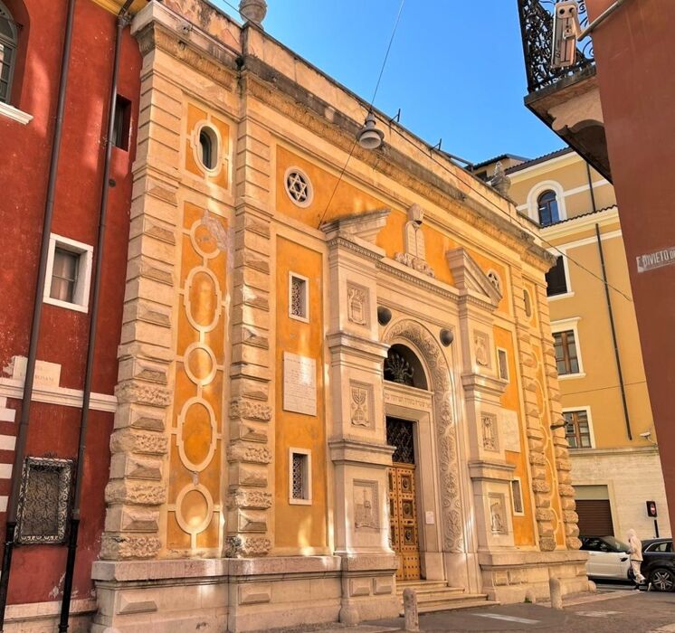 Tour guidato a Verona: la cultura ebraica e la Sinagoga monumentale Tour guidato a Verona: la cultura ebraica e la Sinagoga monumentale desktop picture