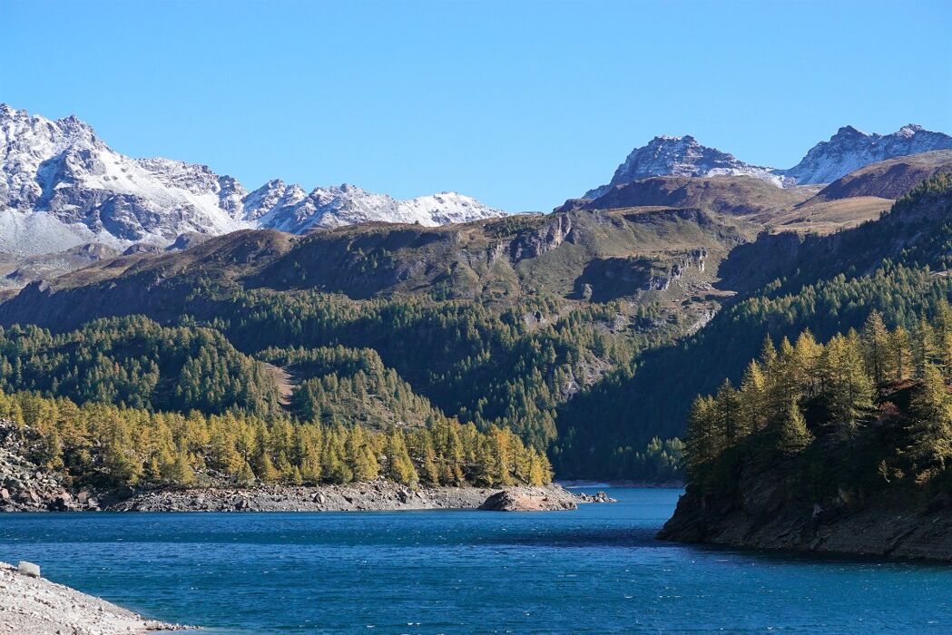 Trekking tra i colori autunnali del Lago di Devero Trekking tra i colori autunnali del Lago di Devero desktop picture