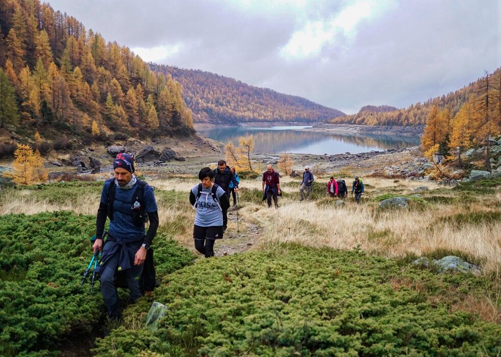 Trekking tra i colori autunnali del Lago di Devero Trekking tra i colori autunnali del Lago di Devero desktop picture