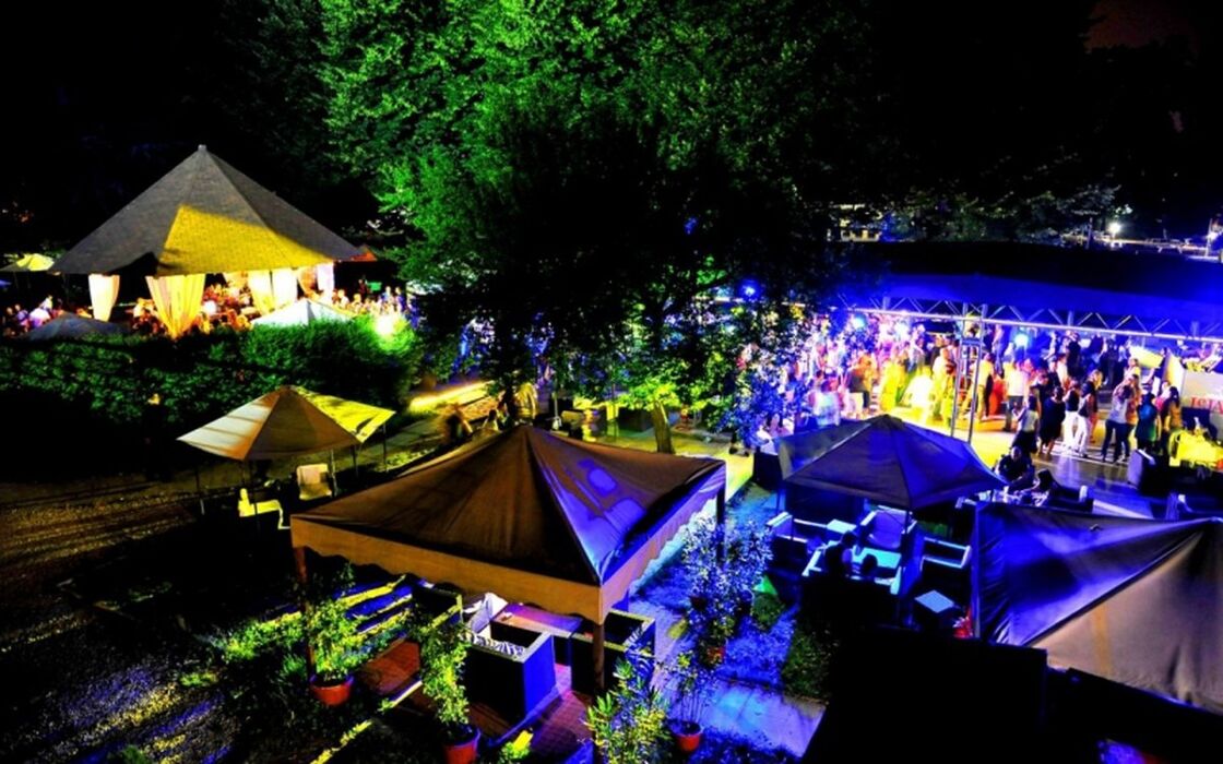 Apericena con Dj Set a bordo lago a Le Jardin au Bord du Lac Apericena con Dj Set a bordo lago a Le Jardin au Bord du Lac desktop picture