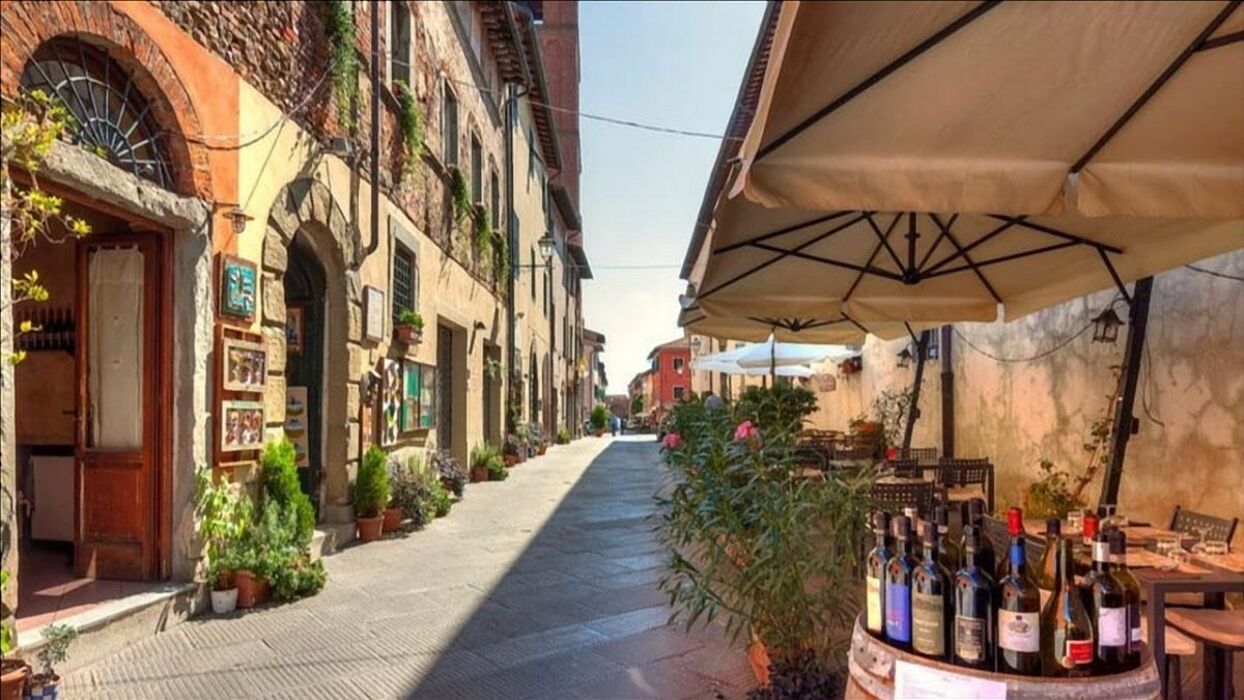 Trekking da Montecarlo di Lucca alla famosa Quercia delle Streghe Trekking da Montecarlo di Lucca alla famosa Quercia delle Streghe desktop picture